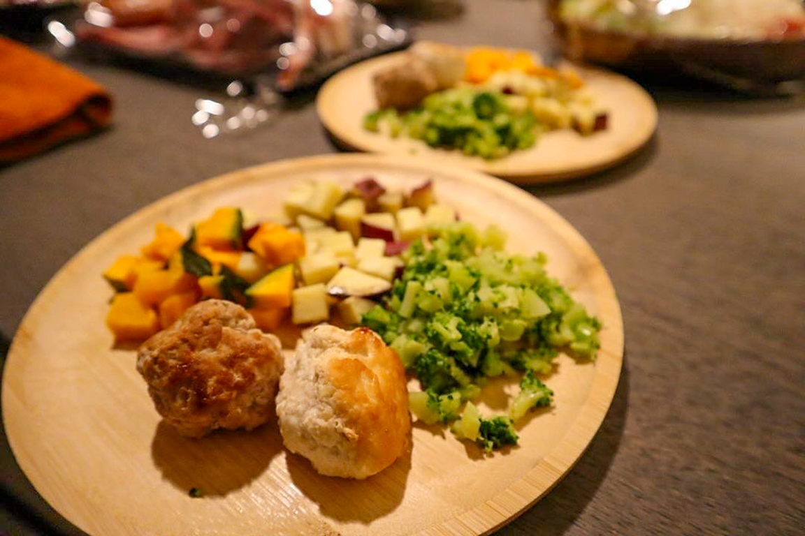 ワンちゃん用ディナー <br>千葉県産ダイアモンドポークと房総ハーブ鶏のハンバーグセット