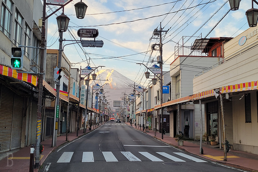 「富士みち」（本町通り商店街）